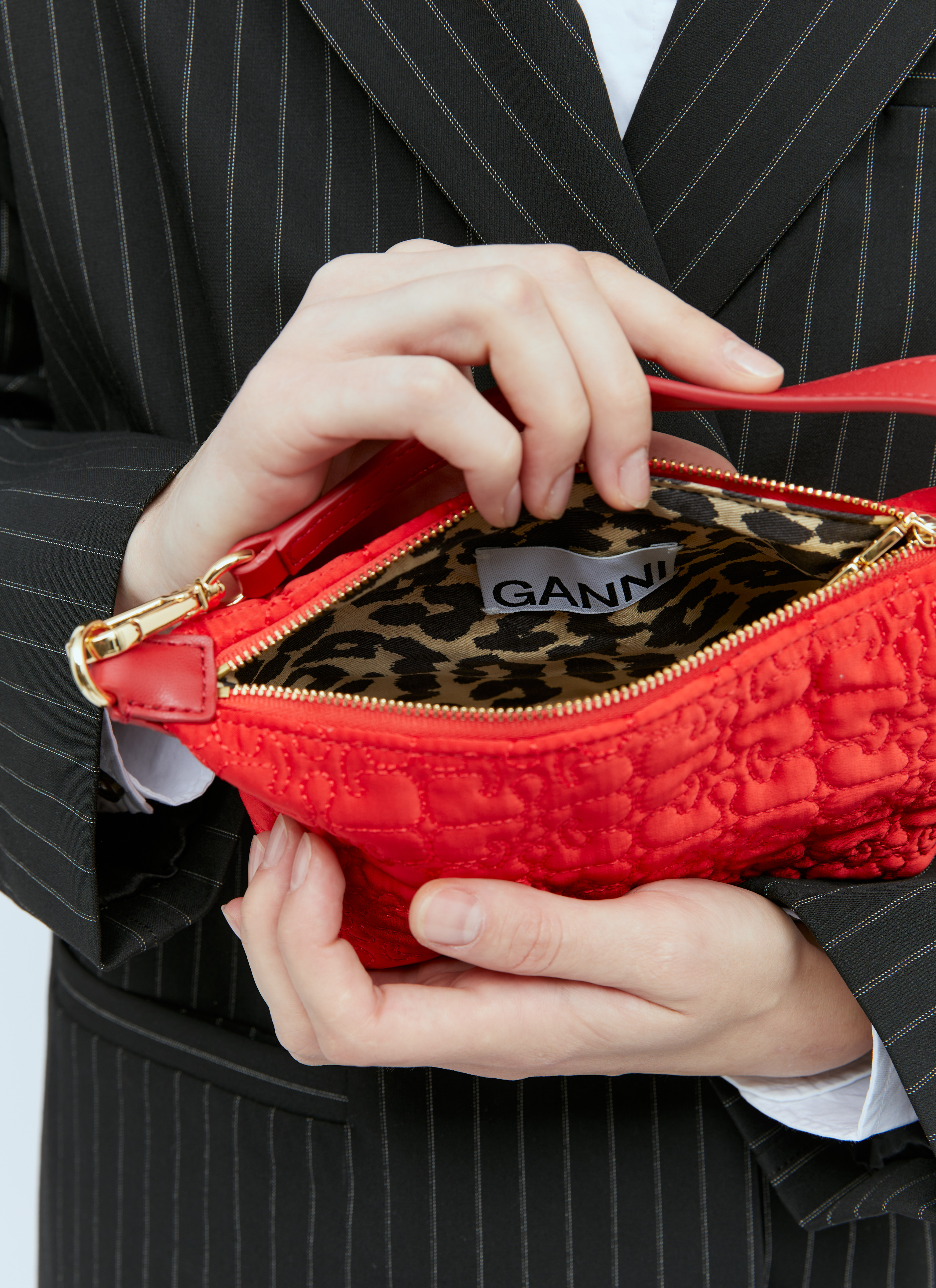 バッグ Butterfly Small Pouch Satin Butterfly Small Pouch Satin
